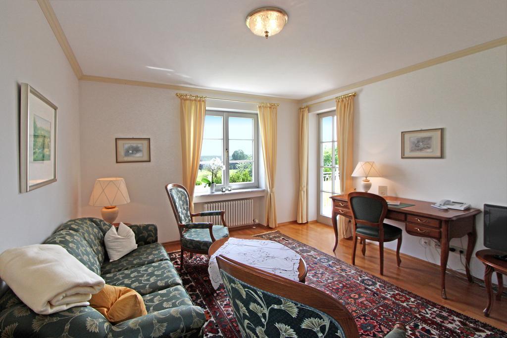 Gaestehaus Schloss Kronburg 外观 照片